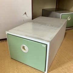 昭和レトロ　スチール製衣装ケース　グリーン
