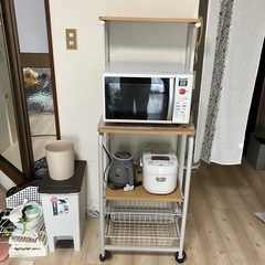 キッチンラック　コンセント、キャスター付き
