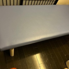 　有孔
施術用ベッド（手動昇降可）
