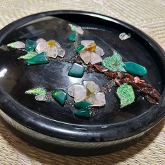 天然石 花モチーフ 丸型装飾品の画像