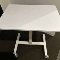 机と椅子の画像