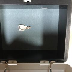 【松本市引き取り限定】SENTRY手持ち金庫（鍵式）の画像