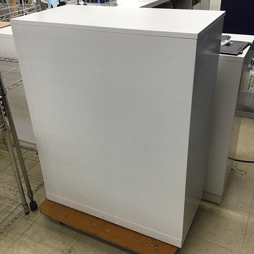 スチールキャビネット　鍵付き　オフィス収納 ホワイト　