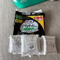 大人用紙パンツ、パットの画像