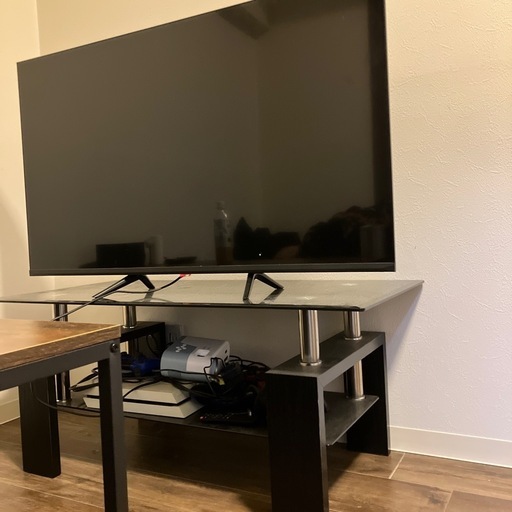 43v型テレビと黒テーブル(セット)