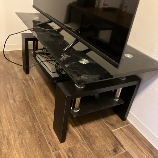 43v型テレビと黒テーブル(セット)