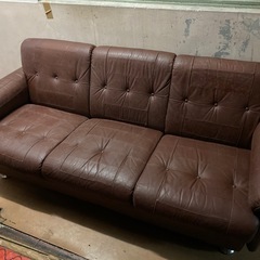 【値下げしました‼️】ヴィンテージ 革張りソファ 3人掛け（幅1...