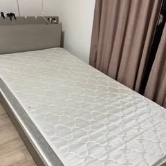 2/28まで！ベッドフレームマットレスセットです　　
