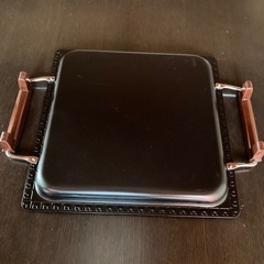 【新品未使用】ホットプレート　じゅじゅっ　箱付き　グリルプレート　26×26　鉄板　　木製ハンドル　アウトドア　バーベキューにも◎の画像