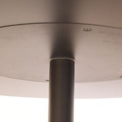 IDC OTSUKA(大塚家具) 取り扱い、デンマークのWendelbo社よりWONシリーズのCoinテーブルです！幾何学的な造形美で存在感を放つシンプルモダンなダイニングテーブルです♪の画像