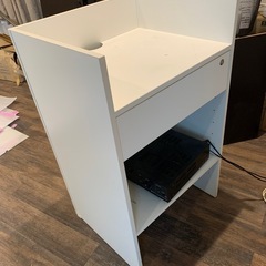 白い棚