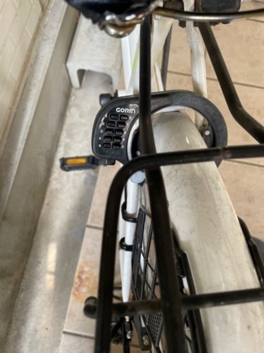 自転車　ママチャリ　白
