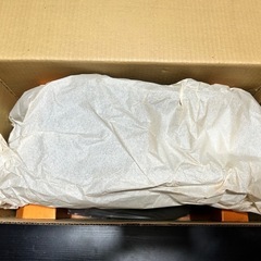 未使用 黒色花瓶 オレンジ白花装飾 スタンド付きの画像