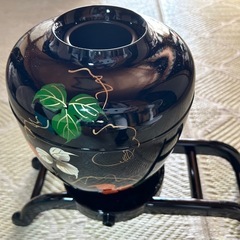 未使用 黒色花瓶 オレンジ白花装飾 スタンド付きの画像