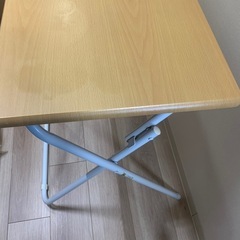 折り畳み机の画像