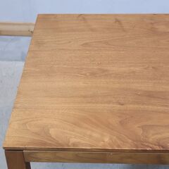 飛騨の家具メーカーKASHIWA(柏木工)のウォルナット材を使用したダイニングテーブル/150cmです。落ち着いた色合いとスッキリとした直線的なフォルムが魅力の食卓は空間を洗練された印象に♪