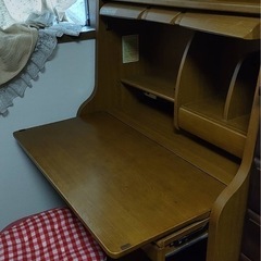 折りたたみ式　ライトつき
学習机の画像