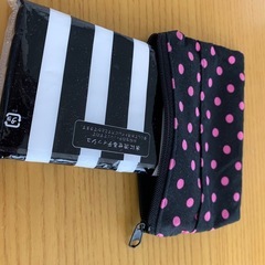 ポケットティッシュ入れ付き小物入れの画像