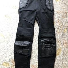 値下げしました。バイクスーツ　新品未使用　国産品　Ｍサイズの画像