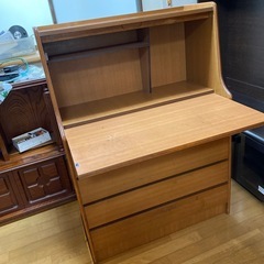 折りたためる机の画像