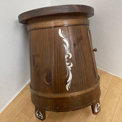 中古品 木製 収納付き 椅子 チェア サイドテーブル コーナーテーブル 飾り台 花瓶台 ハンドペイントウッド カントリー ガーデニング かわいいの画像