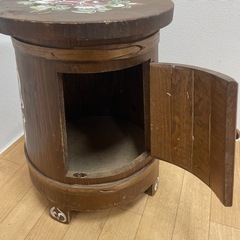 中古品 木製 収納付き 椅子 チェア サイドテーブル コーナーテーブル 飾り台 花瓶台 ハンドペイントウッド カントリー ガーデニング かわいいの画像