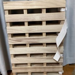 中古【ダブルサイズ/セミシングルにもなる　木製すのこ】折りたたみ 四つ折りの画像
