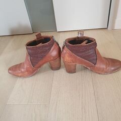 ブーツ　23.5cm**受け取り待ちです**の画像