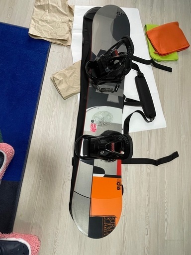 スノボとボードカバー、ブーツ、セットです