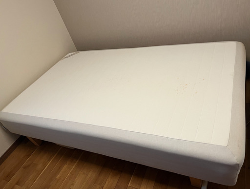引っ越しのためお譲りですIKEYA セミダブルベット（木目脚）