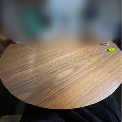 円形ダイニングテーブルの画像