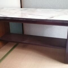 木製ローテーブルの画像