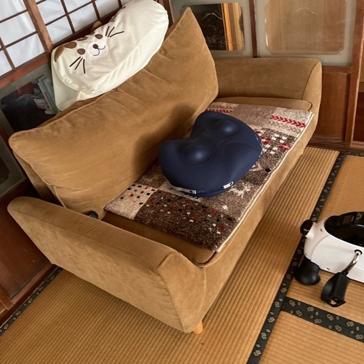 足つきソファー