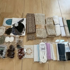 手芸用品、書籍などの画像