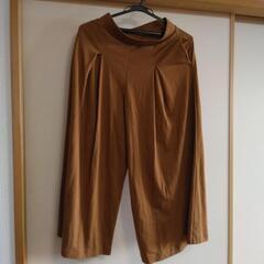 レディース　ユニクロ　ボトムス　スカンツ　サイズS　ブラウン色