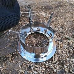 ソロキャンプ　焚き火の画像