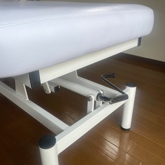 エステ　施術ベッドの画像
