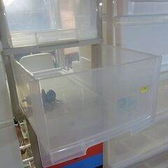 閉店セール中につき、通常特価2,728円より30％引の1,909円!　【27】5段プラスチックチェスト　引き出し　タンス　衣装収納　プラチェスト　キャスター付きの画像