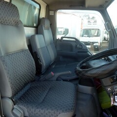 H.18(2006)年 いすゞ エルフ 2tアコーディオンバン スムMT ホワイト 走行56,000km ETC  クラッチフリー　エアコン　パワステ　パワーウィンドウ　集中ドアロック　運転席エアバック　左電格ミラー　車検1年付　　17177の画像