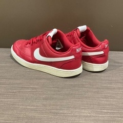 【 NIKE 】COURT VISION LO ♩( ˆoˆ )  スニーカー  👟🍒 赤. ローカット ，ナイキの画像