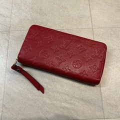 ルイヴィトン 長財布 赤色