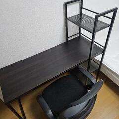 デスク、チェア、チェアマットの画像