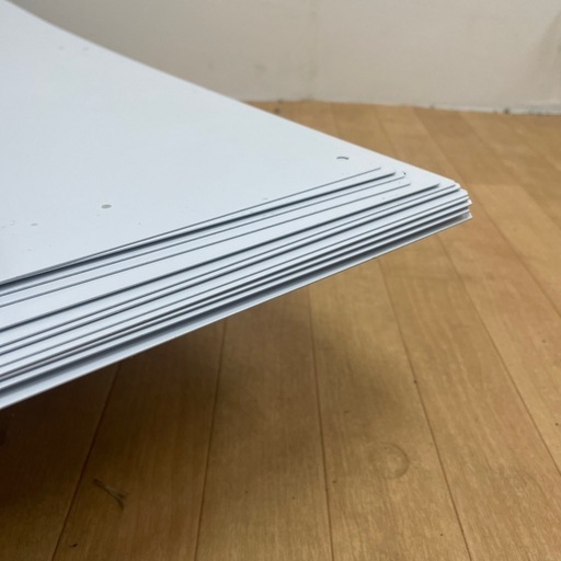中古品 DIY 鉄板 ホワイト  13枚 穴あき 678×488mm 厚み1mm バラ売りは1枚700円 品 DIY 鉄板 ホワイト 13枚 穴あき 678×488mm 厚み1mm バラ売りは1枚