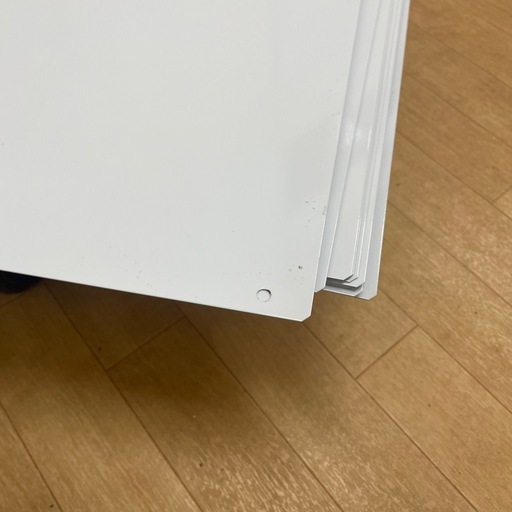 中古品 DIY 鉄板 ホワイト  13枚 穴あき 678×488mm 厚み1mm バラ売りは1枚700円 品 DIY 鉄板 ホワイト 13枚 穴あき 678×488mm 厚み1mm バラ売りは1枚