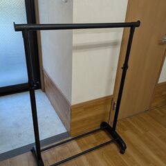 引き取り希望　ハンガーラックの画像