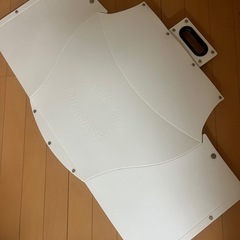 軽量で持ち運びやすいPATATTOの折りたたみテーブル