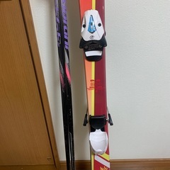 スキー板、ストックの画像