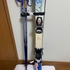 子供用スキー板、ストックの画像