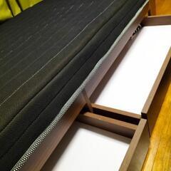 シングルベッドとマットレスの画像