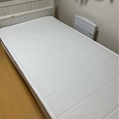 シングルベッドフレーム　マットレスの画像
